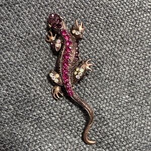 Elegant Chico’s Lizard Brooch with Pink and Brown Accents